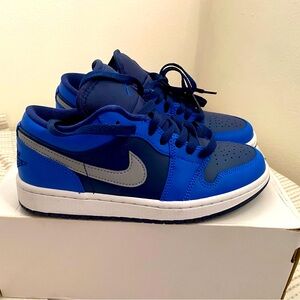 Nike sneakers size 6.5